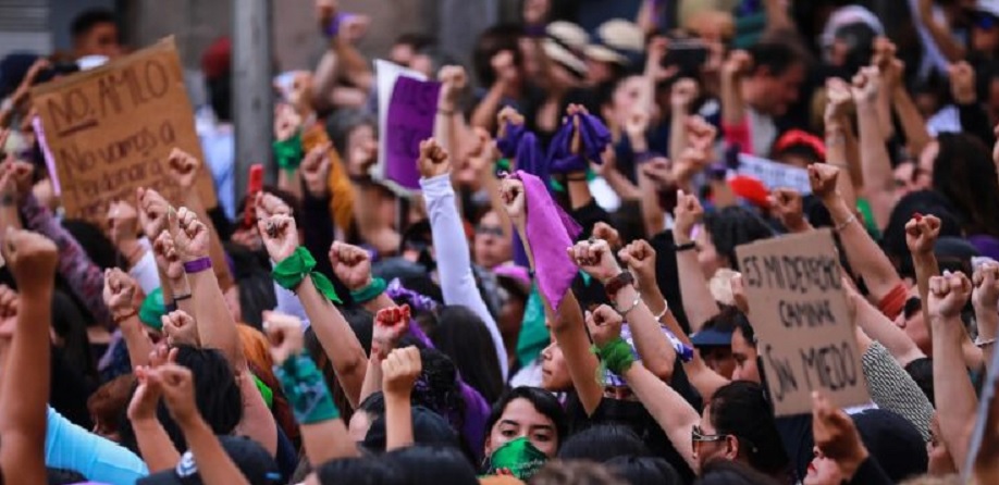 Marcha del 8M con repudio a feminicidios y desapariciones